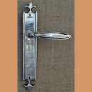 Modle OVALE by Giara Britannium Poigne de porte Poigne rustique sur plaque M2P3L